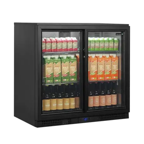 TEFCOLD BA26S Barkyl fylld med flaskor och juicepaket.