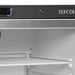 Digital temperaturdisplay och lås på Tefcold UF400G Displayfrys i närbild