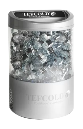 TEFCOLD VOC100 Burkkyl fylld med vattenflaskor.