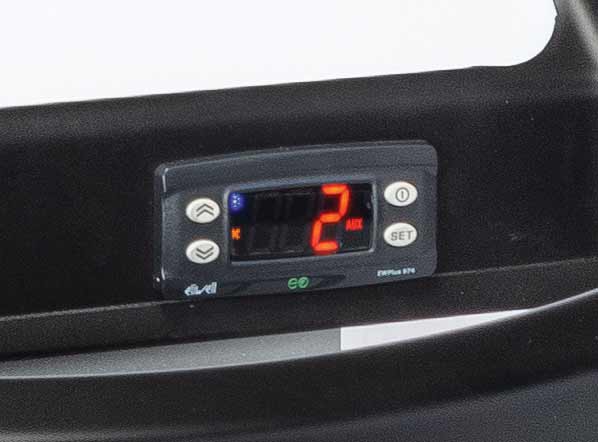 Digital temperaturdisplay med kontrollpanel på Cool Head FT 110