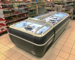 Butiksmonterad TEFCOLD TWIN HEAD-F frysbox med varuexponering.