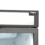 Närbild på digital termostat och ljuspanel på TEFCOLD UFSC1600GCP displayfrys